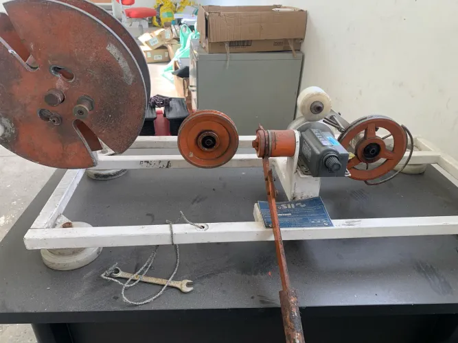 Máquina de cortar fio com metragem