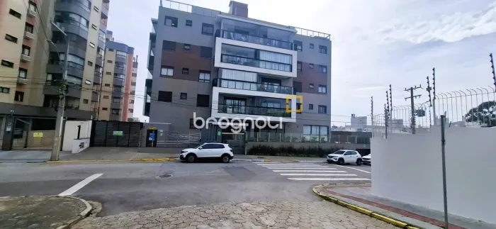 Apartamento à venda de 2 dormitórios com suíte, vaga de garagem dupla e hobby box no Bom A