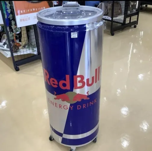 cooler/geladeira cilíndrica da Red Bull