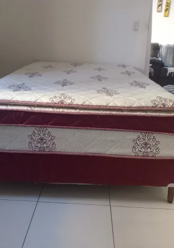 Cama box com bom estado de conservação. 