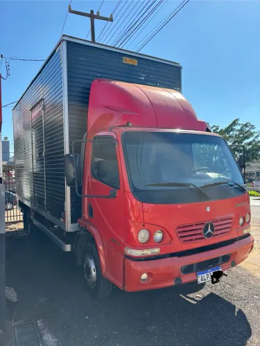 Caminhão MB ACCELO 715
