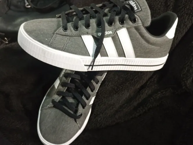 Tênis Adidas daily 