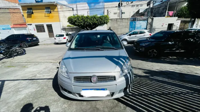 Fiat Idea Essence 1.6 Flex 16V 5P 2012