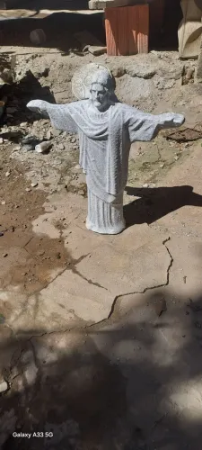 Cristo Redentor feito de cimento para jardim