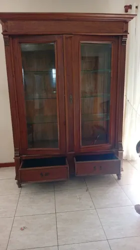 Cristaleira madeira de lei