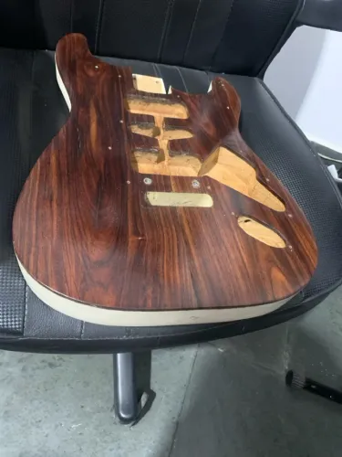 Corpo de guitarra tampo em jacarandá strato lindo