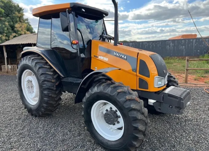 Trator Valtra BM100 18/18 - Entrada 10%