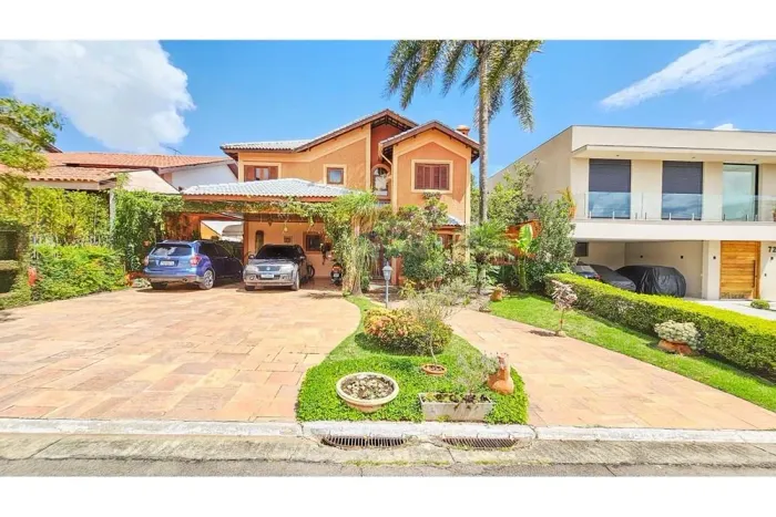 Casa em Condomínio Morada das Flores  Aldeia da Serra, Barueri | Integração com Jardim e Á