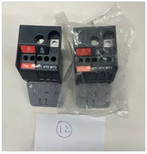 Duas unidades de conector plugável para motor Schneider Electric PBE. (Peças novas)