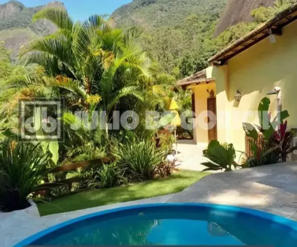 Casa em Condomínio : Linear / Residencial / Itanhangá