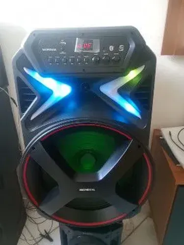 CAIXA AMPLIFICADA 700 WATTS ZERADA NA GARANTIA  AINDA 