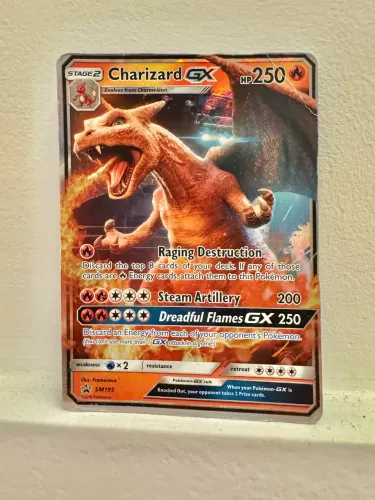 Carta Pokémon GX Charizard do filme
