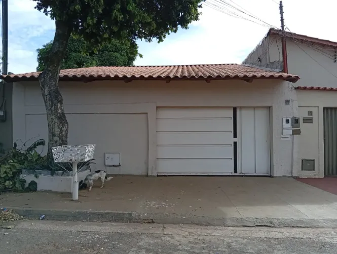 Aluga-se casa 