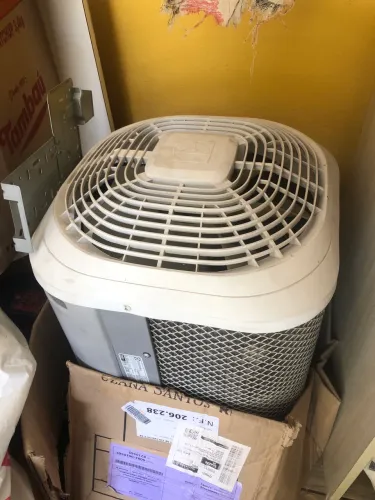 Vendo ar-condicionado 9000 btus semi-novo
