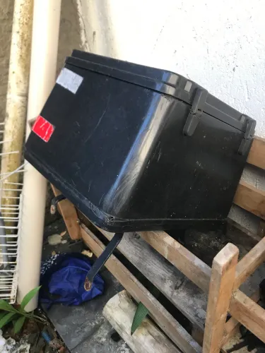 Vendo baú para moto em bom estado, sou do rio Tavares sul da ilha campeche