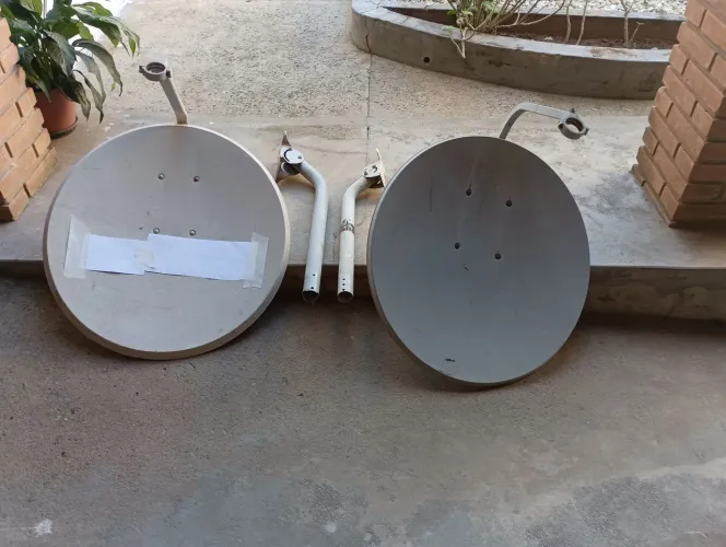 Vendo duas antenas parabolicas