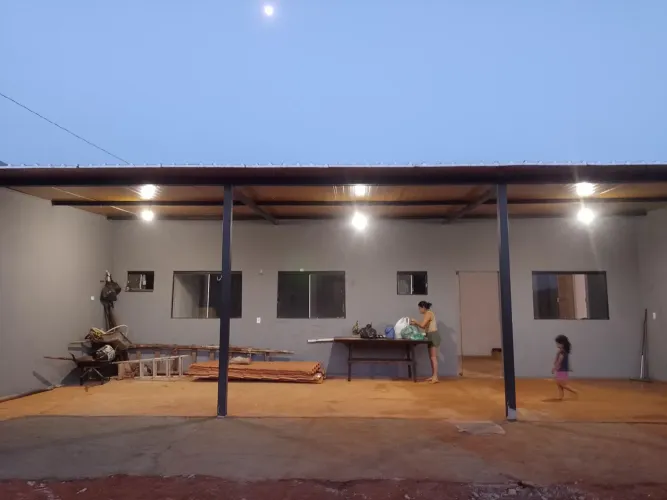 Vendo uma casa na 26