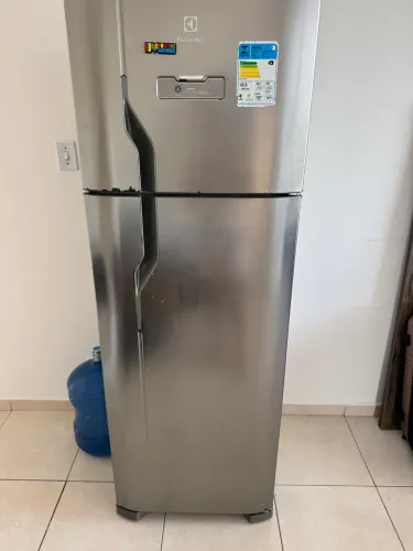Geladeira com compressor para reparo