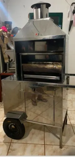 Churrasqueira com reservatório para isopor