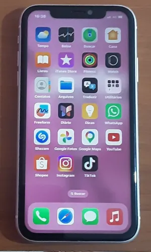 IPhone XR com 128GB de armazenamento, em ótimo estado