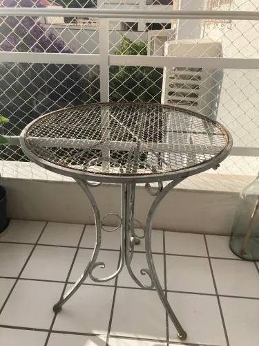 Mesinha de ferro para sacada 