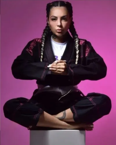 ? KIMONO INVICTUS PRETO COM ROSA - USADO APENAS 1 VEZ!