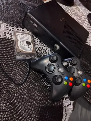 Xbox 360 slim DESBLOQUEADO RGH+ HD externo com aurora e jogos instalados+ 02 controles