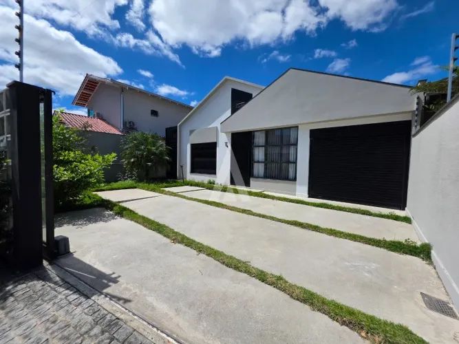 Casa com 1 suíte e 1 quarto à venda no bairro Bom Retiro, em Joinville-SC, por R$ 1.150.00