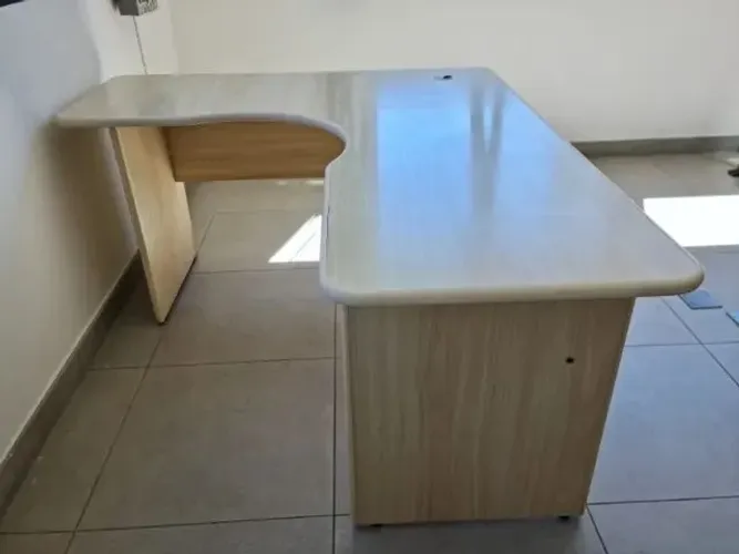 Mesa em L estrutura resistente 160 x 140 x 60