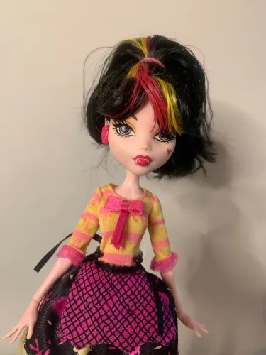 Draculaura Art Class Monster High- incompleta 