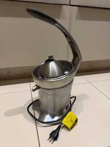 Espremedor de laranja elétrico