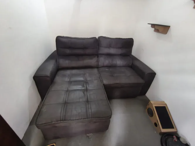 Sofá Komfort House, em suede.<br>2,10x2,0m