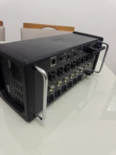 MESA DIGITAL BERINGER XR16 canais