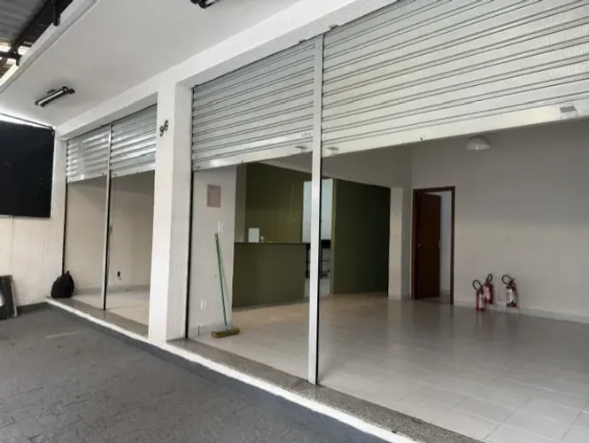 ALUGA-SE Salão comercial com 80 m2 no Centro de SJC / 3 vagas / R$ 3.500