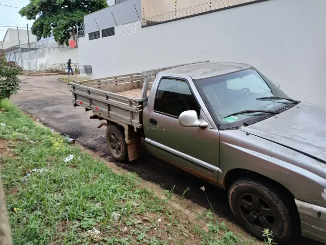 Frete e mudanças pequenas carro médio