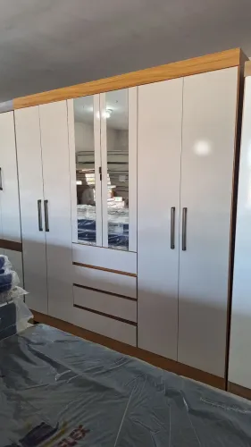 Guarda roupa 6 portas com espelho