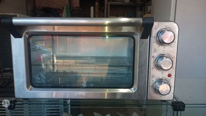 Forninho elétrico Philco de inox