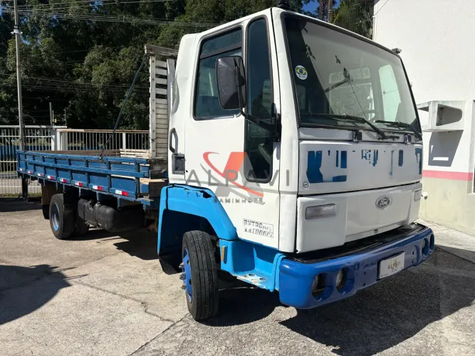 Ford Cargo 815 2005 Carroceria 5,5m