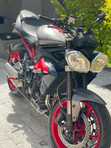  triumph 675 R 2015 muito nova!