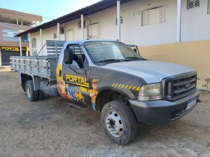 Ford F-4000 2001 - Pronta para Trabalhar
