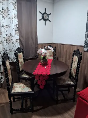 Mesa + 4 Cadeiras (Antiguidade)