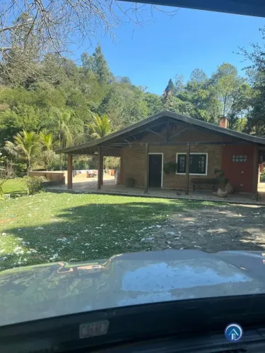 Chácara em condomínio de 5800m² com mina d água na zona norte em São José dos Campos