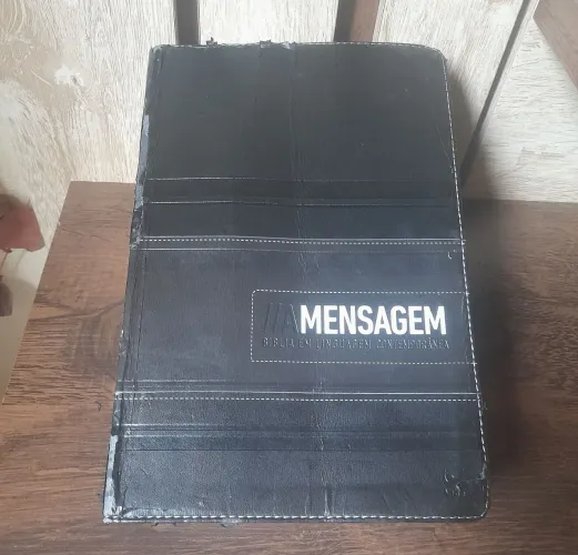 Bíblia a mensagem (Apenas com capa com pouco desgaste)