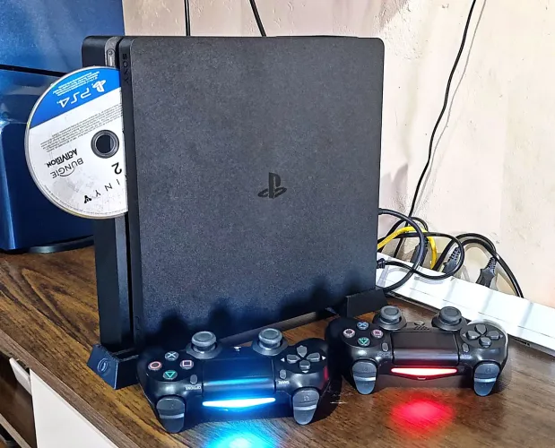 PS4 Slim 750GB 2 controles e Jogos