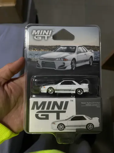MINI GT Skyline GTR R32