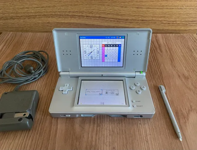Nintendo DS Lite Prata Original (Leia)