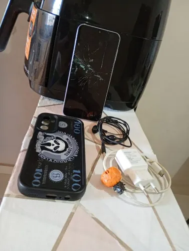 CULULAR A14 5G, tela trincada mas aparelho funcionando perfeitamente