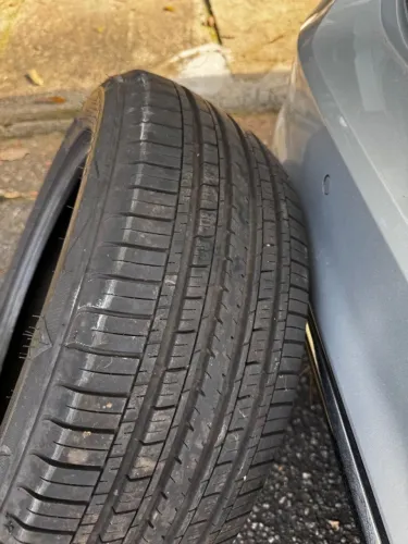 Pneu de carro R18 ano 22/23 