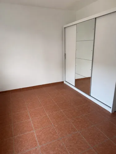 Alugo casa