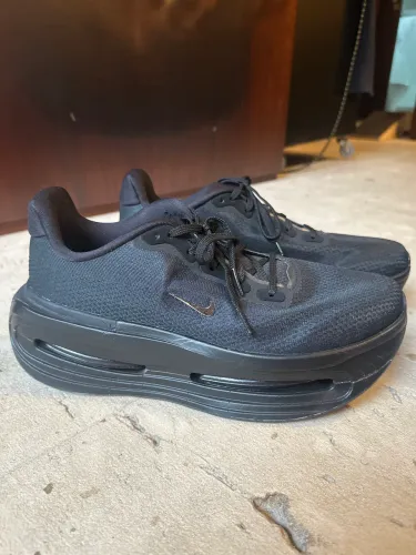 Nike Vomero Premium Black Mini Chrome Swoosh